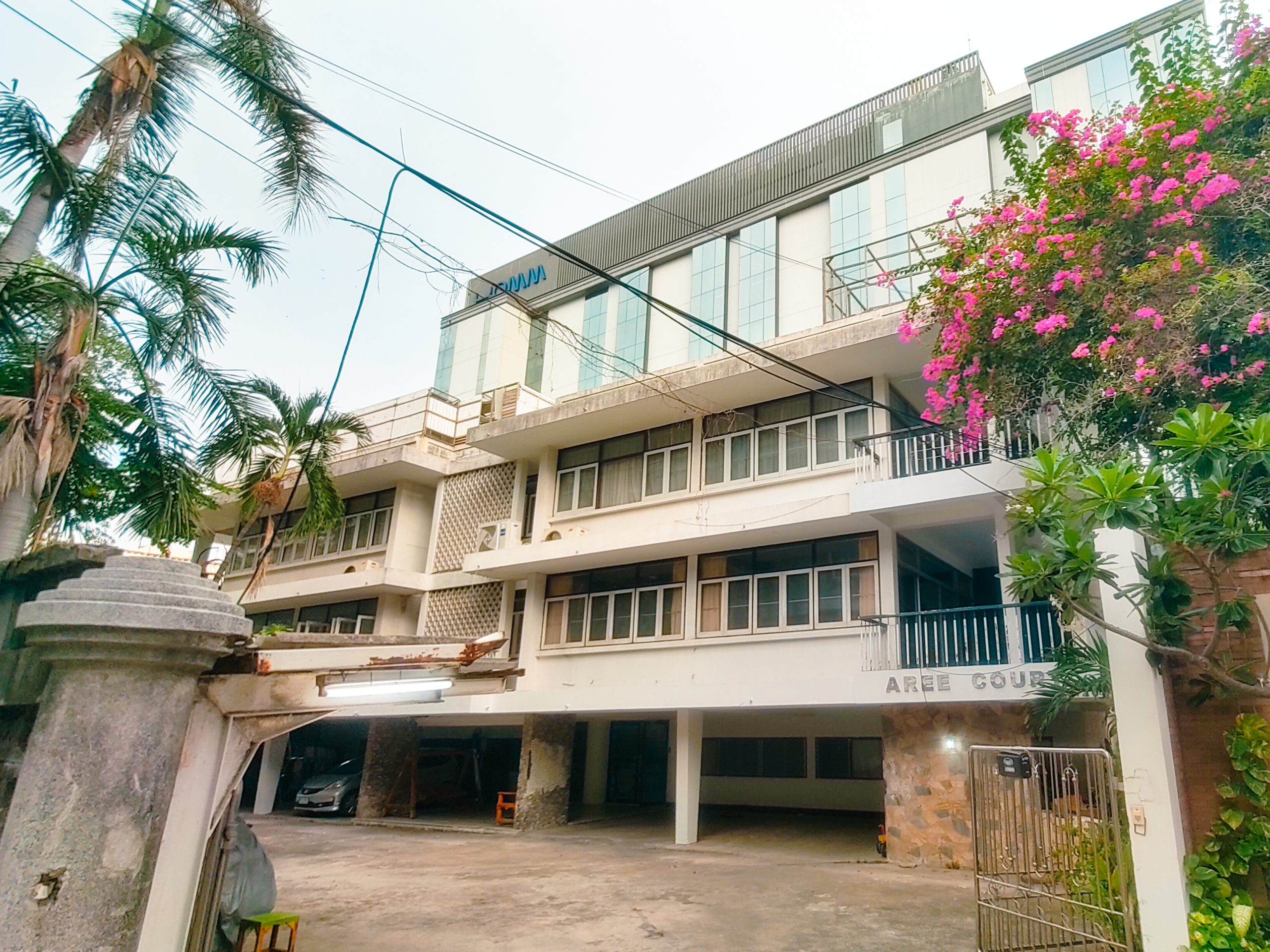 Aree Court