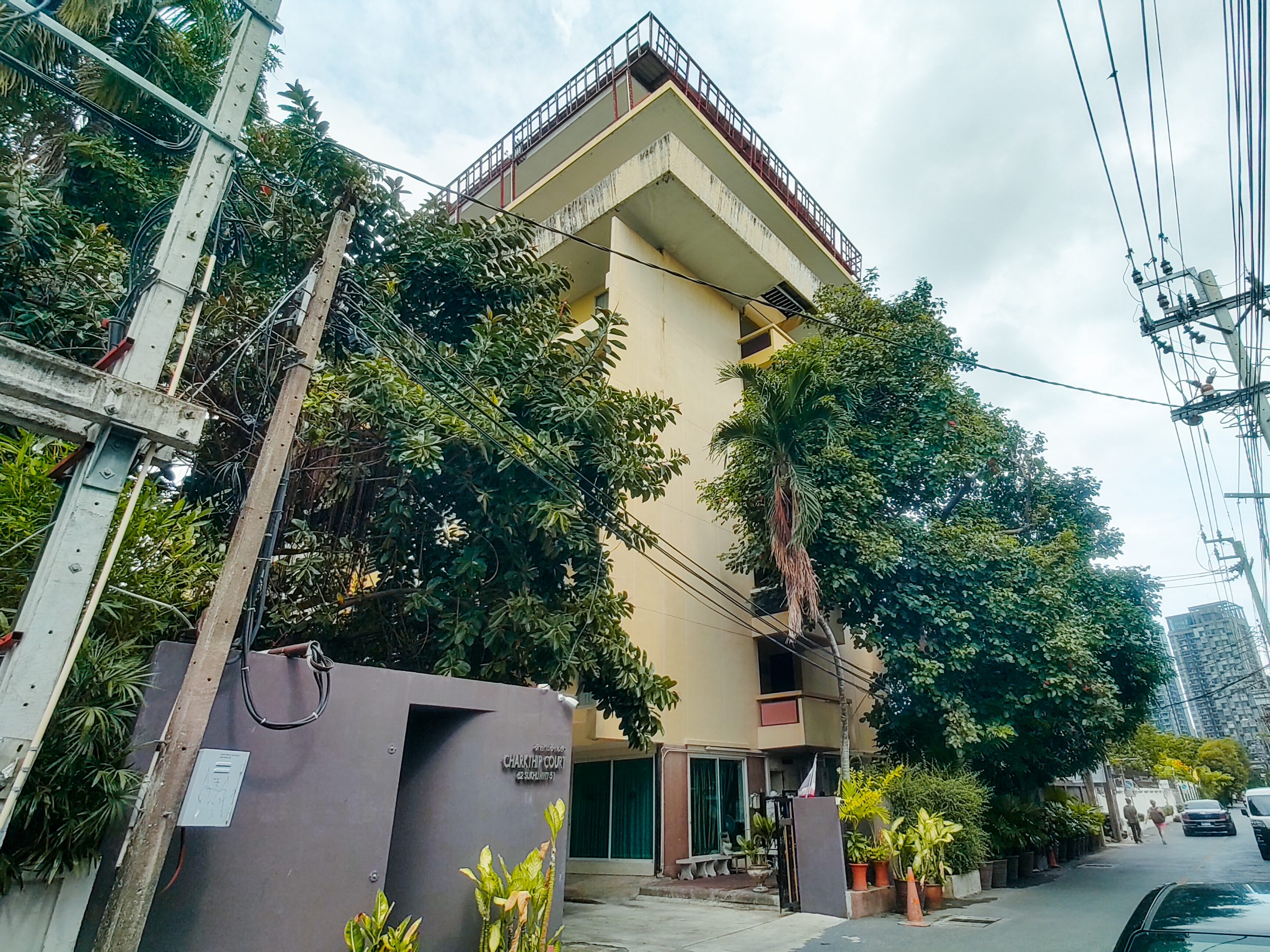 Charktip Court