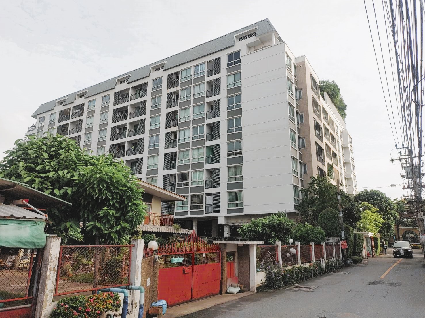 Plus 67 Condominium