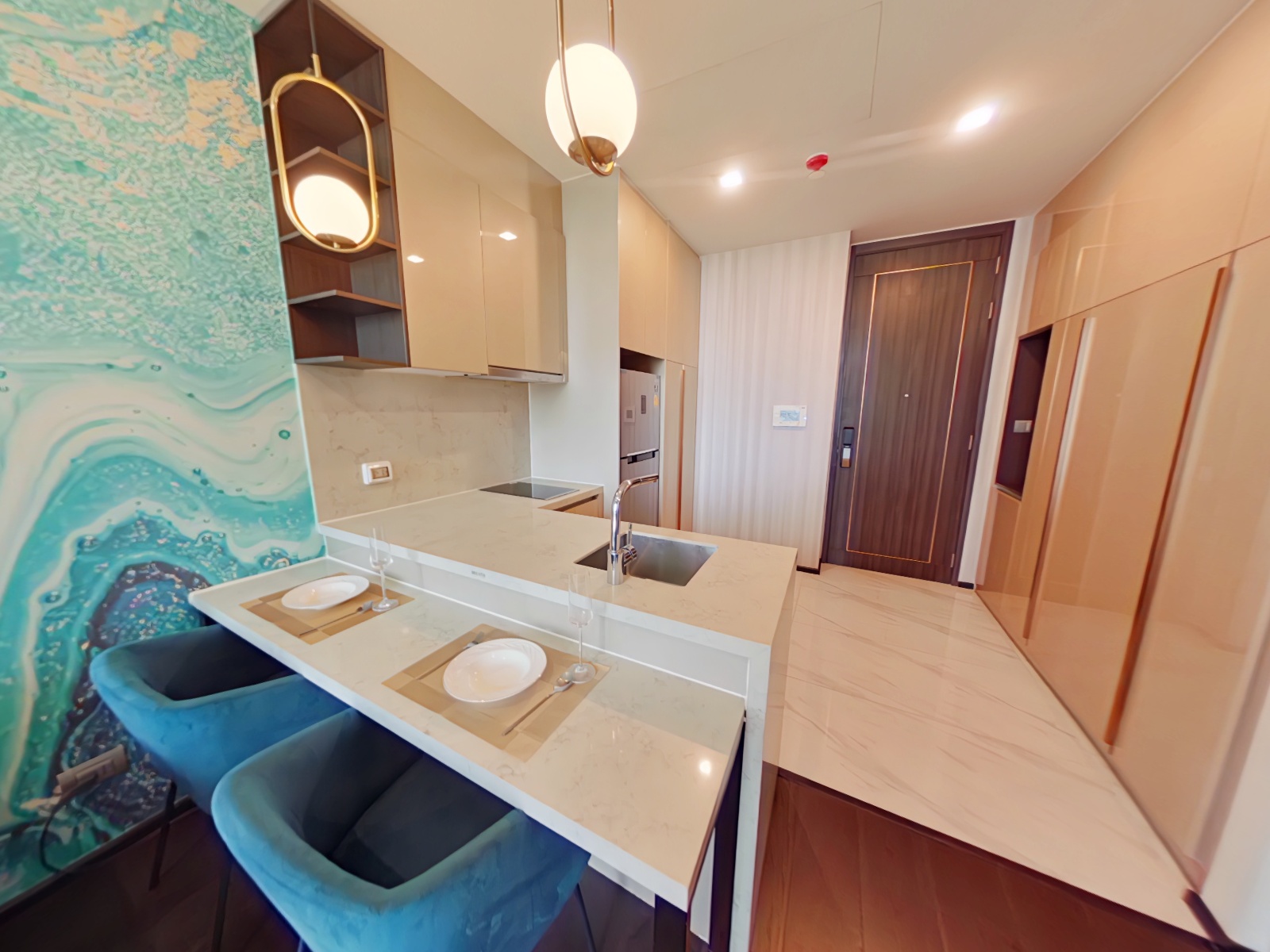 LAVIQ SUKHUMVIT 57