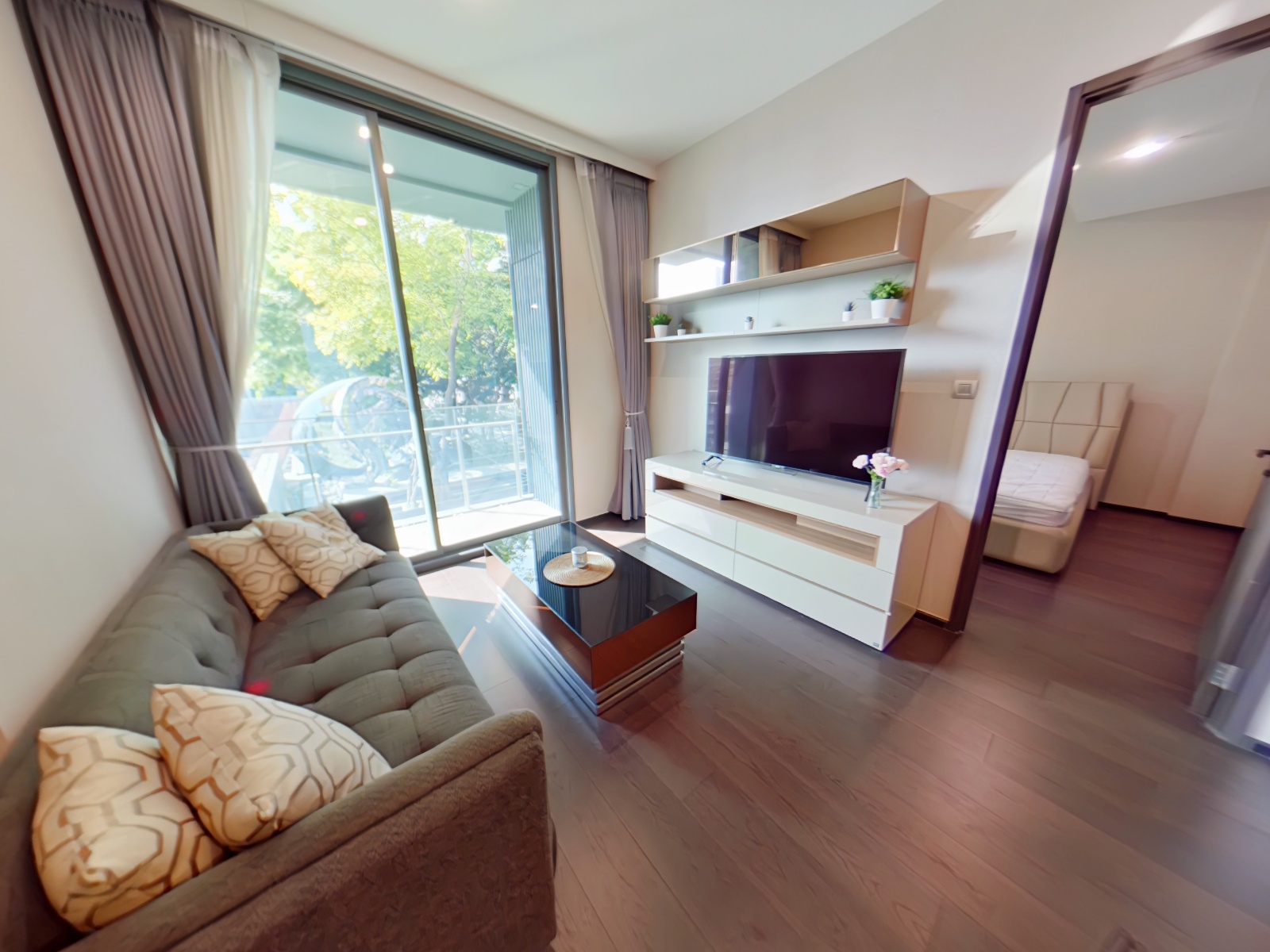 LAVIQ SUKHUMVIT 57